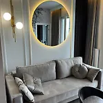 Family & Business Apartments Bliska Wola No1 - Delux 2 Bedroom With Spectacular Huge 22 M2 Terrace, Parking, Central Warsaw! דירה