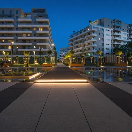Family & Business Apartments Bliska Wola No1 - Delux 2 Bedroom With Spectacular Huge 22 M2 Terrace, Parking, Central Warsaw! דירה *