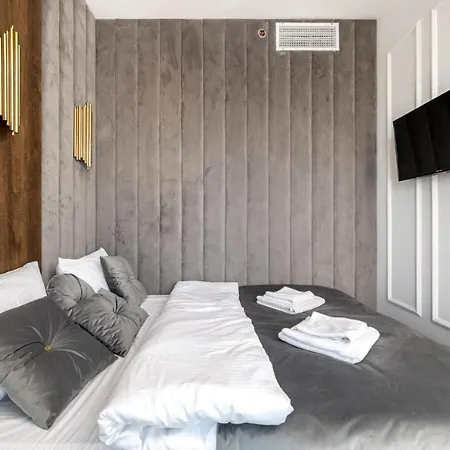 Family & Business Apartments Bliska Wola No1 - Delux 2 Bedroom With Spectacular Huge 22 M2 Terrace, Parking, Central Warsaw! * ורשה