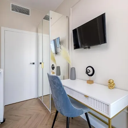 Family & Business Apartments Bliska Wola No1 - Delux 2 Bedroom With Spectacular Huge 22 M2 Terrace, Parking, Central Warsaw! Βαρσοβία