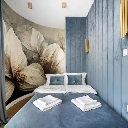 Family & Business Apartments Bliska Wola No1 - Delux 2 Bedroom With Spectacular Huge 22 M2 Terrace, Parking, Central Warsaw! * ורשה